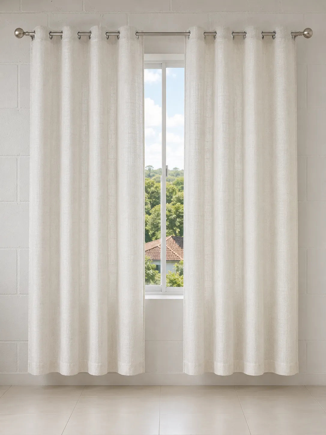 Cortina Sutille Trend bege em ambiente com luz natural