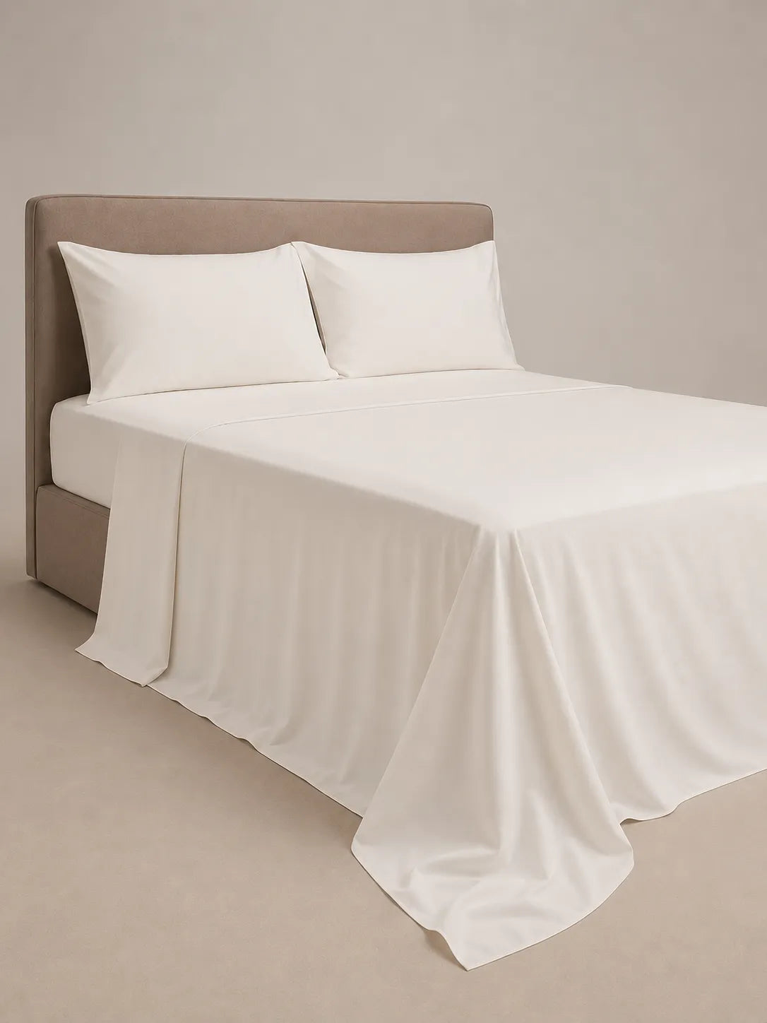 Jogo de lençol branco micropercal 200 fios na cama de casal